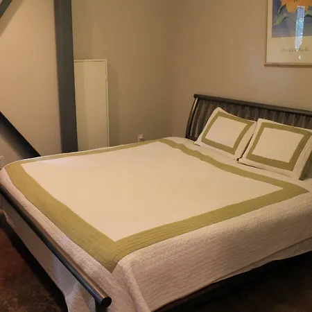 Modern B & B-3